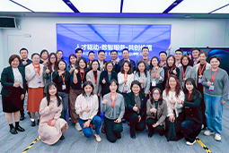 走进标杆现场，共探AI转型——易币付(中国)国际携手企业高管参访埃森哲智能运营中心